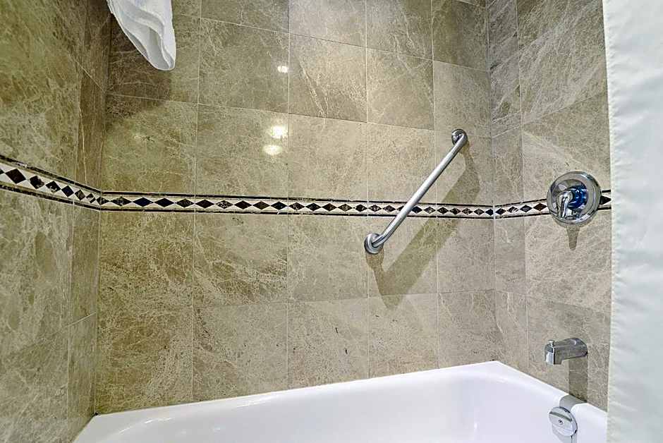 Woodbine Hotel & Suites