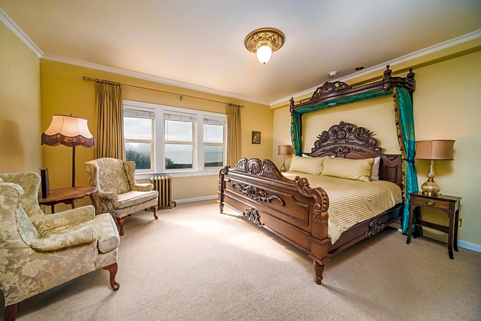 Dashwood Manor Seaside Bed & Breakfast