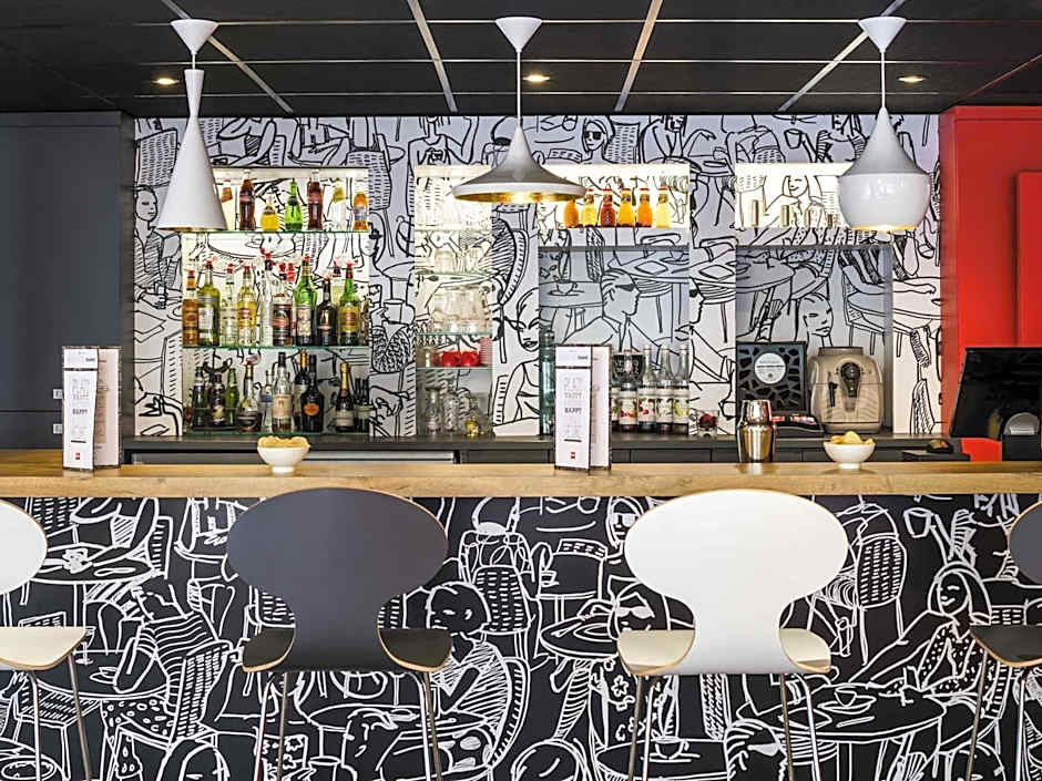 ibis Paris Pont de Suresnes