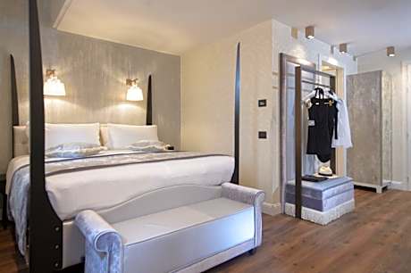 Honeymoon Suite with Jacuzzi