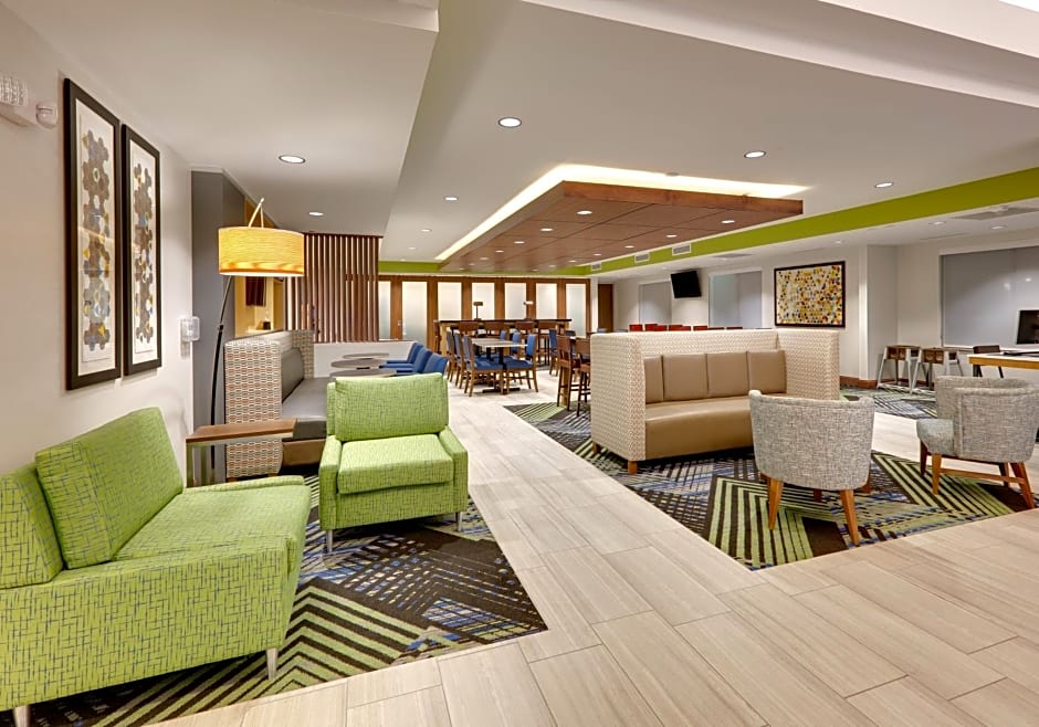 Holiday Inn Express & Suites Mitchell