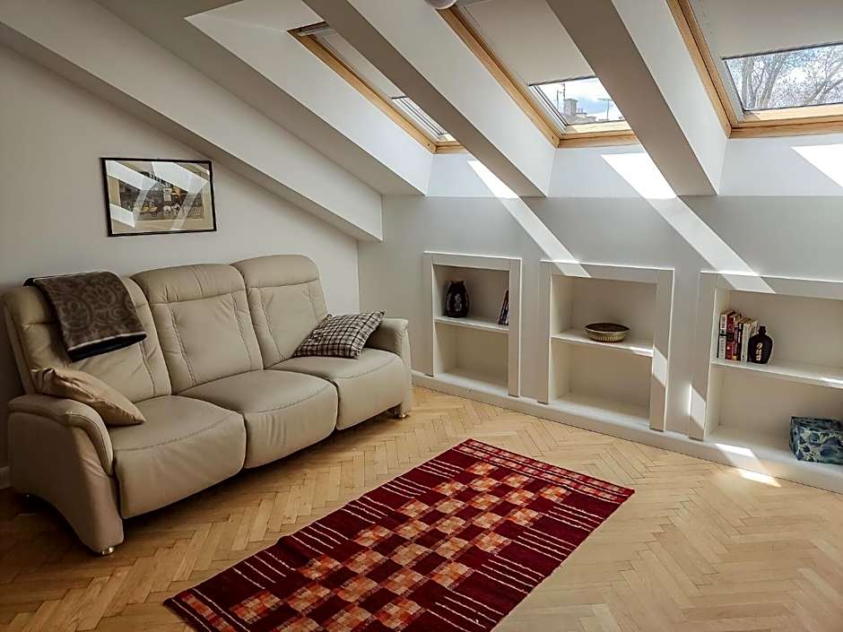 Crystal Suites Old Town