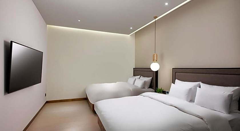 N Bridge Hotel