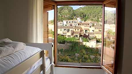 Bed in 10-Bed Mixed Dormitory Room
