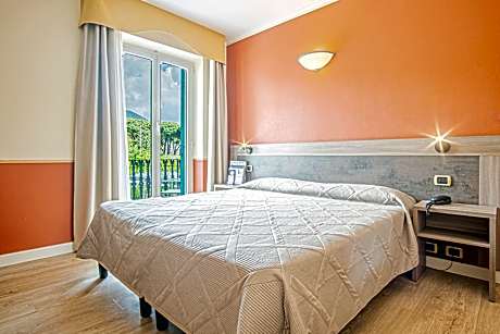 Deluxe Triple Room with Sea View