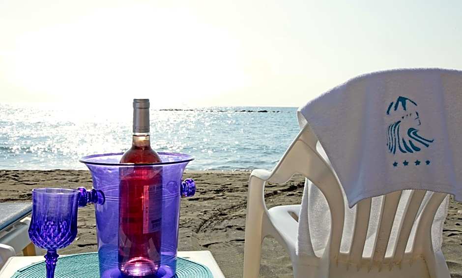 Poseidonia Beach Hotel