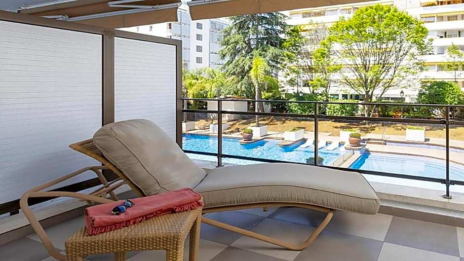 Suites del Mar Fenals Apartments