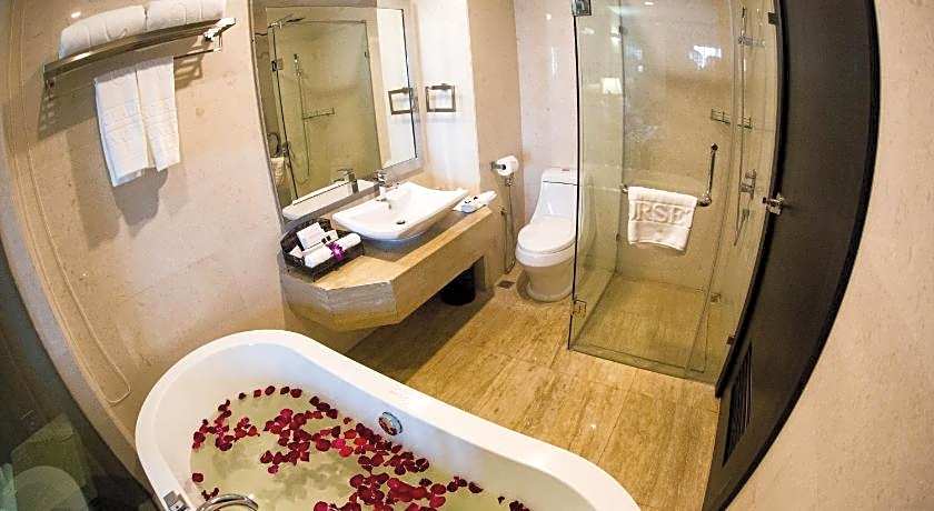 Hotel Royale Signature