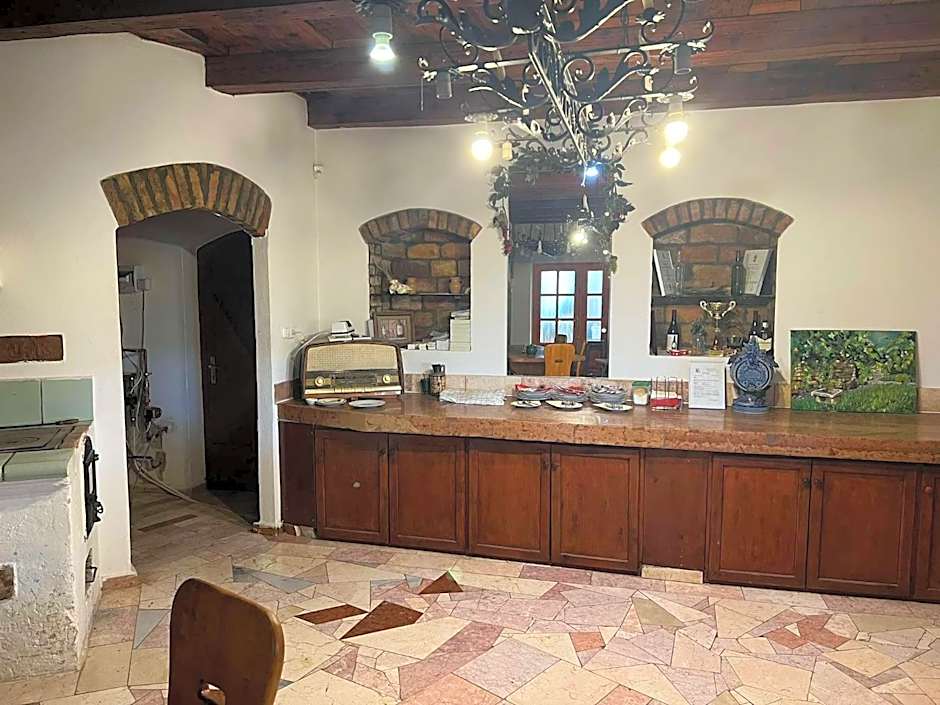 Buzál-Mórocza Pincészet és Szálláshely