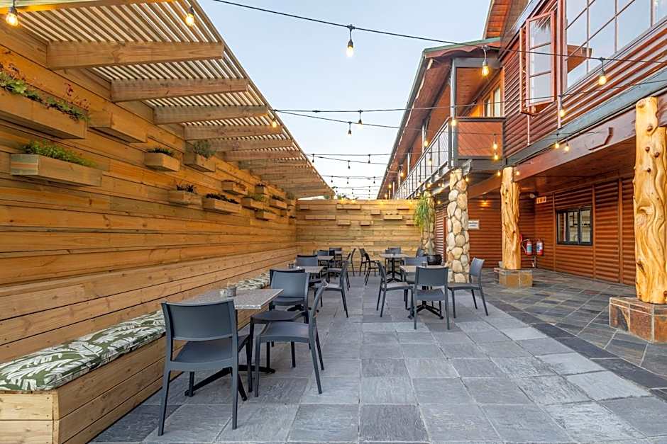 Knysna Log-Inn Hotel