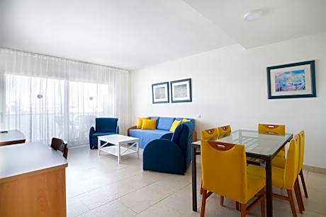 3 BEDROOM APARTMENT POOL VIEW (UP TO 7 PEOPLE)