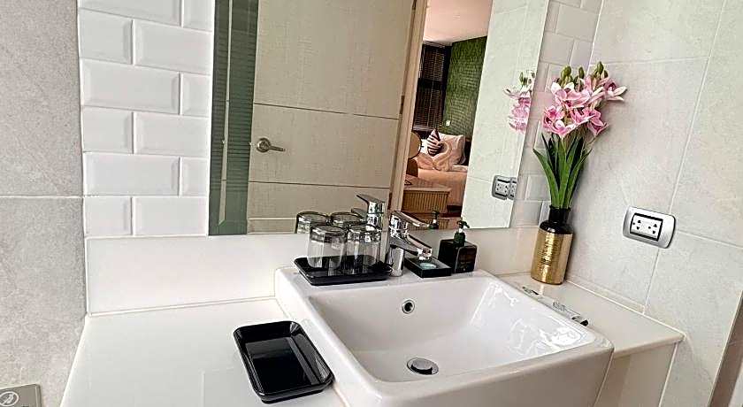 NAKA-RAJ Escape Hotel