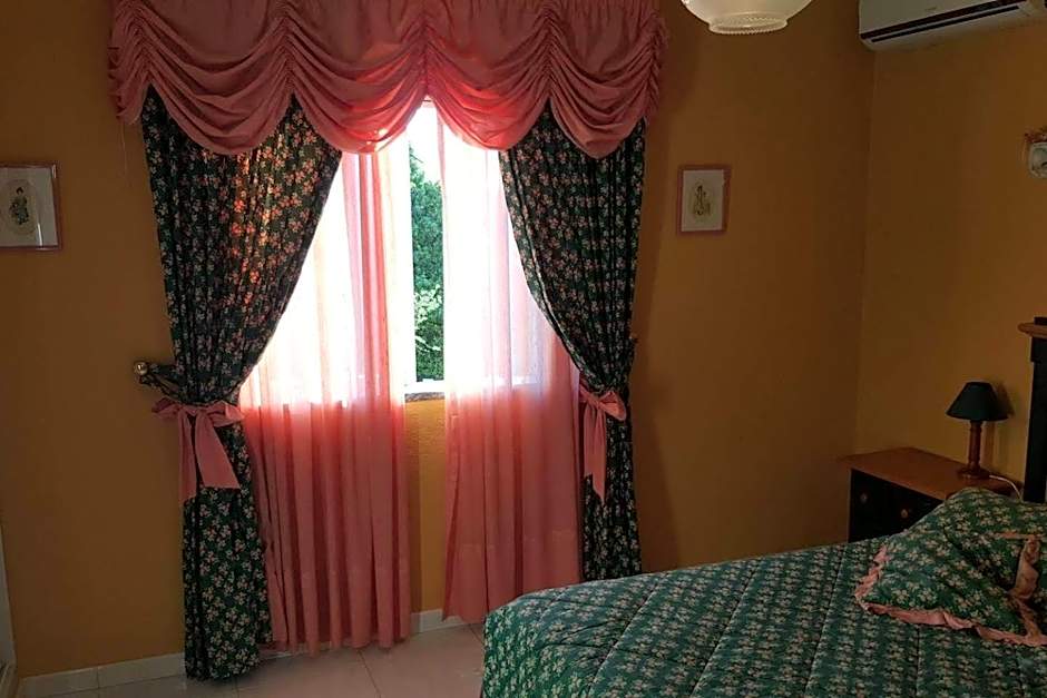 Photo 1 of 5 of Double Room