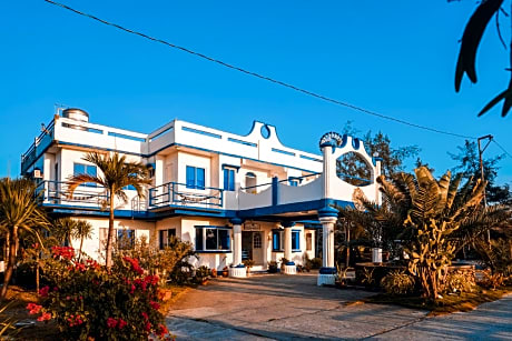 Club Monet Beachfront Resort by Cocotel