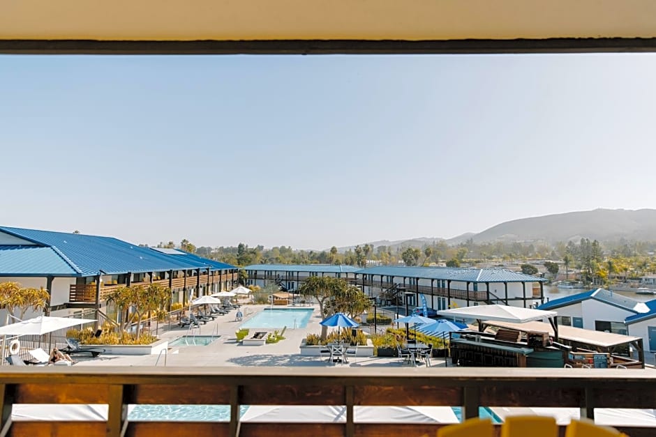Lakehouse Hotel and Resort