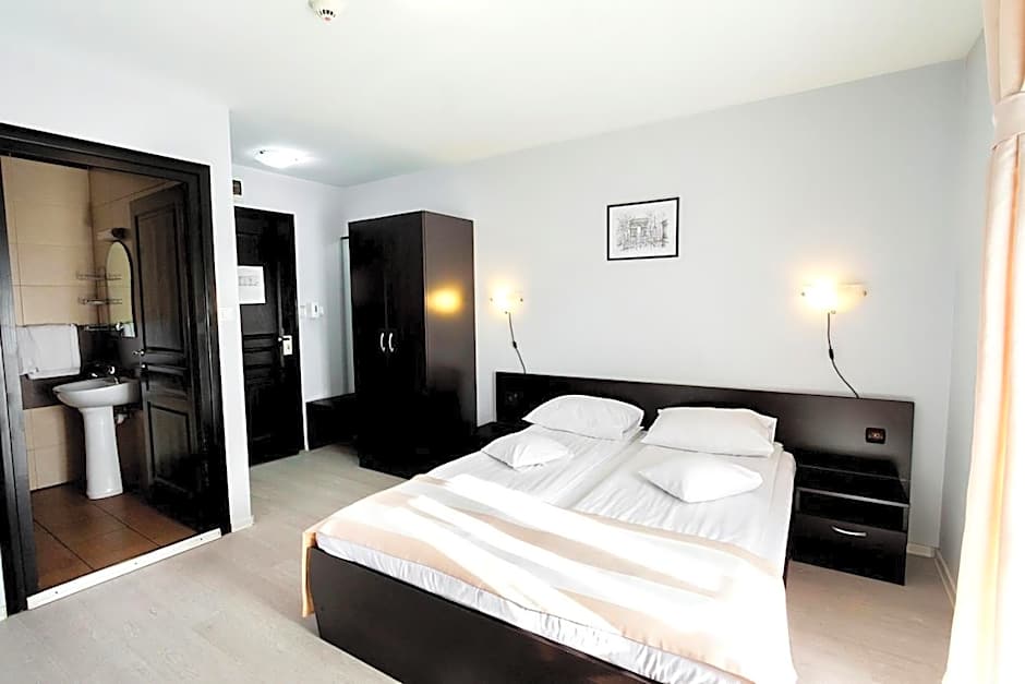 Astoria Hotel & Restaurant