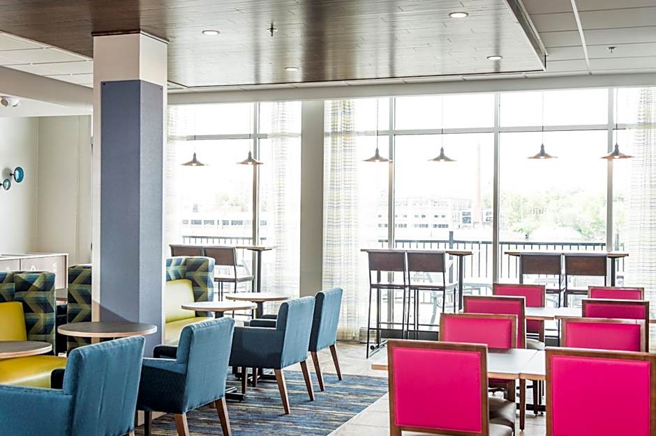 Holiday Inn Express & Suites Rock Falls By IHG