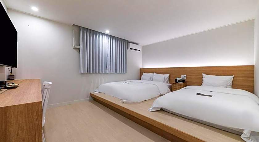 From H Dongbaek Hotel by Kwon Geoje Gohyeon