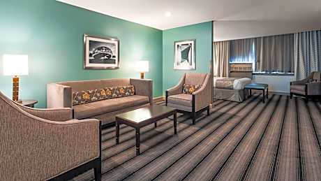 King Suite with Bath Tub - Disability Access