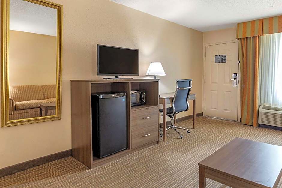 Quality Inn & Suites Hanes Mall