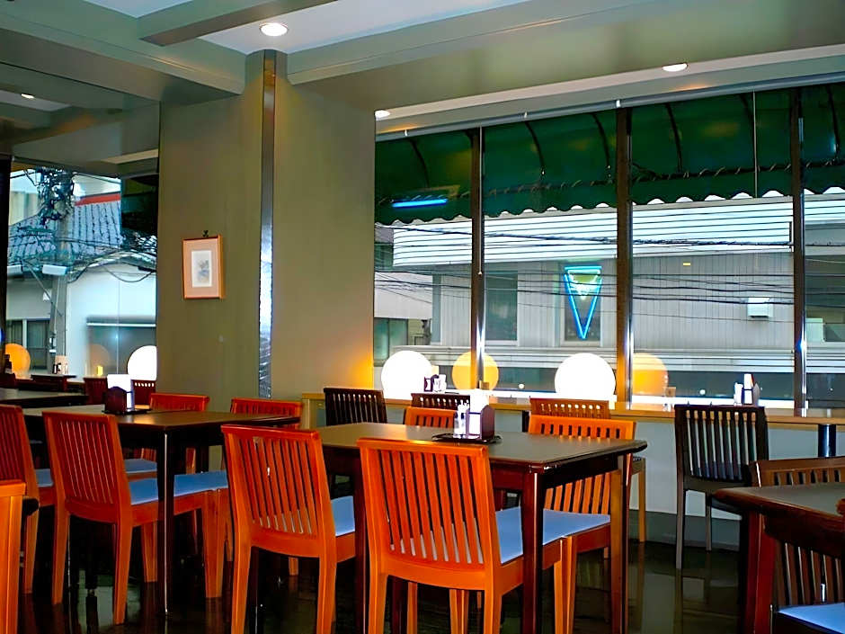 Hotel Route-Inn Toyama Ekimae