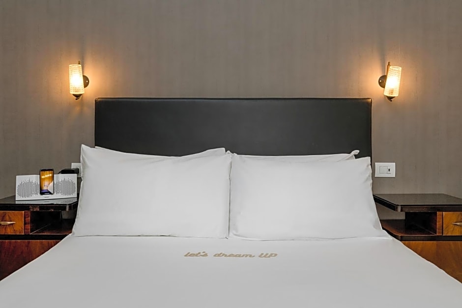 Up Hotel