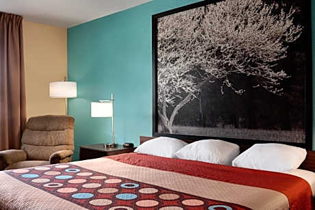1 King Bed Nonsmoking