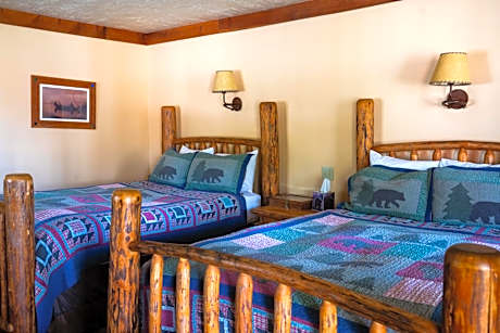 Queen Room with Two Queen Beds - Pet-friendly