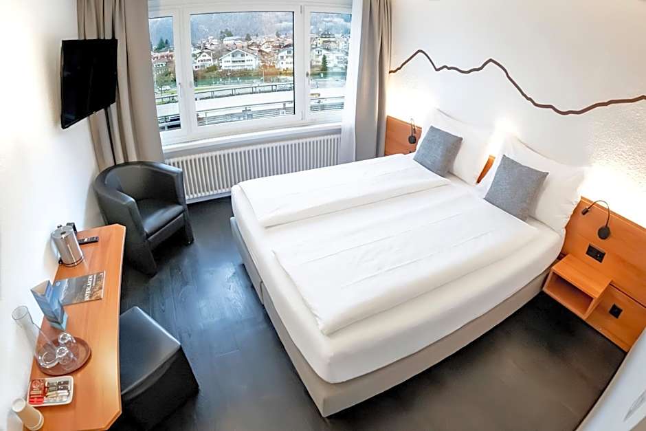 Hotel Merkur - West Station