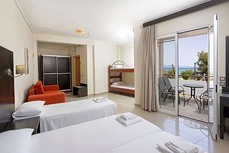 Family Room with Sea View