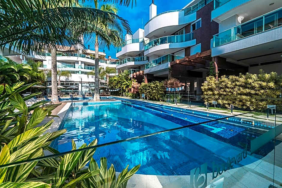 Boulevard 221D - Excelente apartamento em condomínio de luxo no centro de Bombinhas - Piscina - Jacuzzi - Academia - Portaria 24h - (Consultar serviços de roupa de cama e banho)