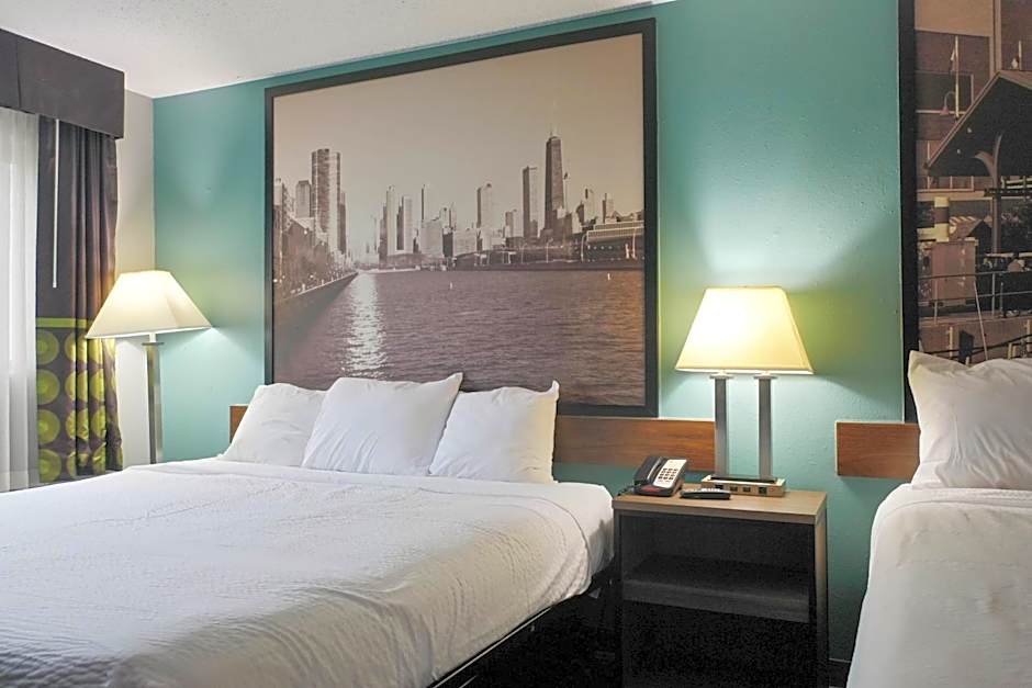 Super 8 by Wyndham Rockford I-90/Casino District