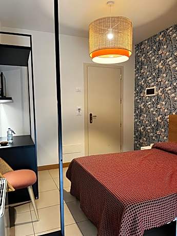 Room with french bed - 130x195cm