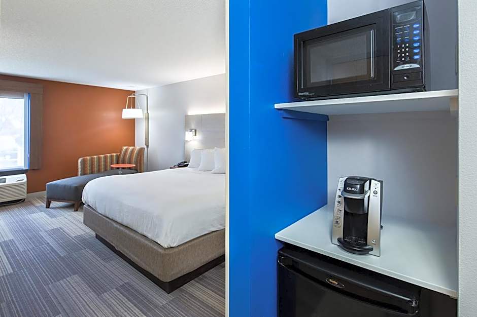 Holiday Inn Express Cedar Rapids - Collins Road By IHG