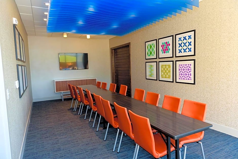 Holiday Inn Express & Suites McKinney - Frisco East By IHG