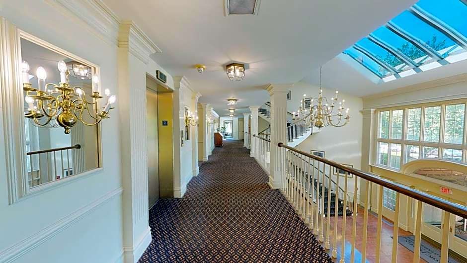 Avon Old Farms Hotel