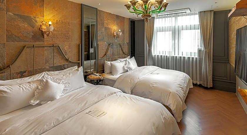 Hotel February Dong Seong Ro