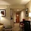 Holiday Inn Express & Suites Lantana By IHG