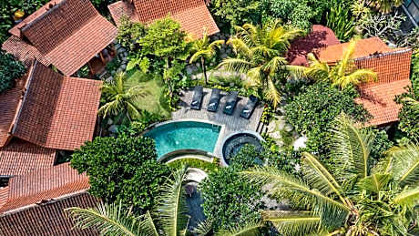 Berlima Wooden Lodge by Pramana Villas
