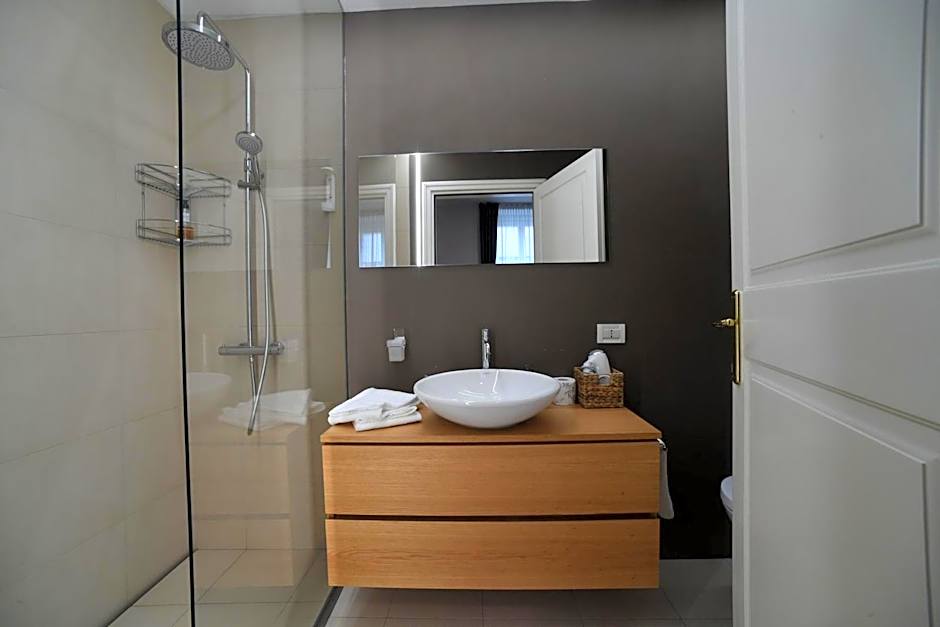 Lainez Rooms & Suites