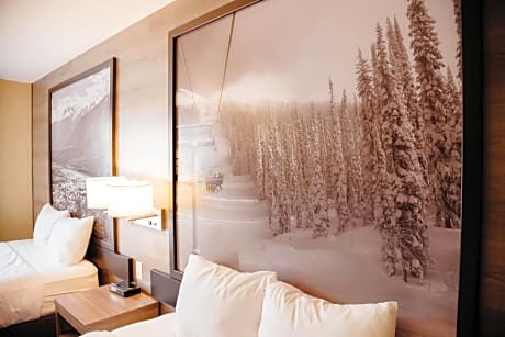 One-Bedroom Queen/Double Suite - Non-Smoking