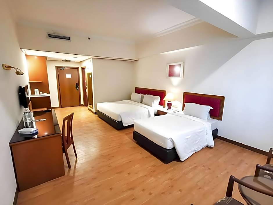 Crystal Crown Hotel Harbour View Port Klang