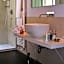 Parizzi Suites & Restaurant