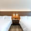 Holiday Inn Express And Suites Springfield North By IHG