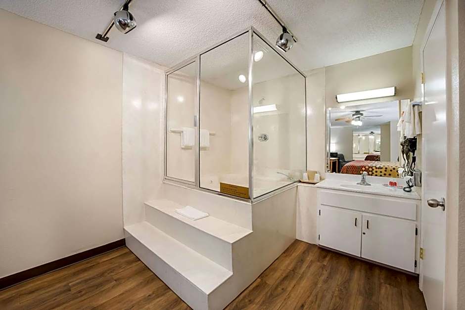 Econo Lodge Live Oak