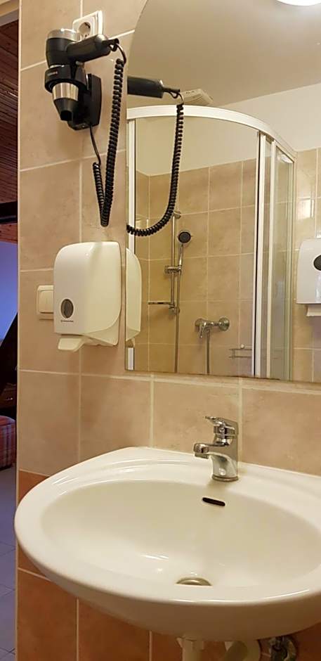 Central Panzió Gyula