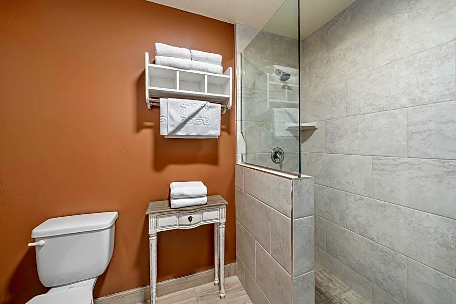 Cambria Pines Lodge