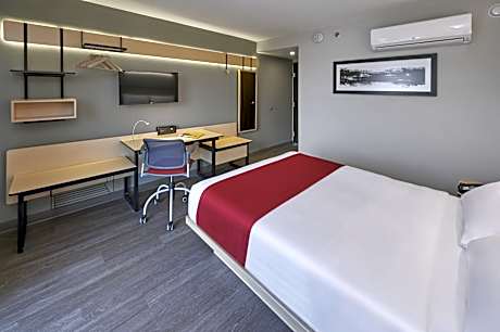 SINGLE ROOM