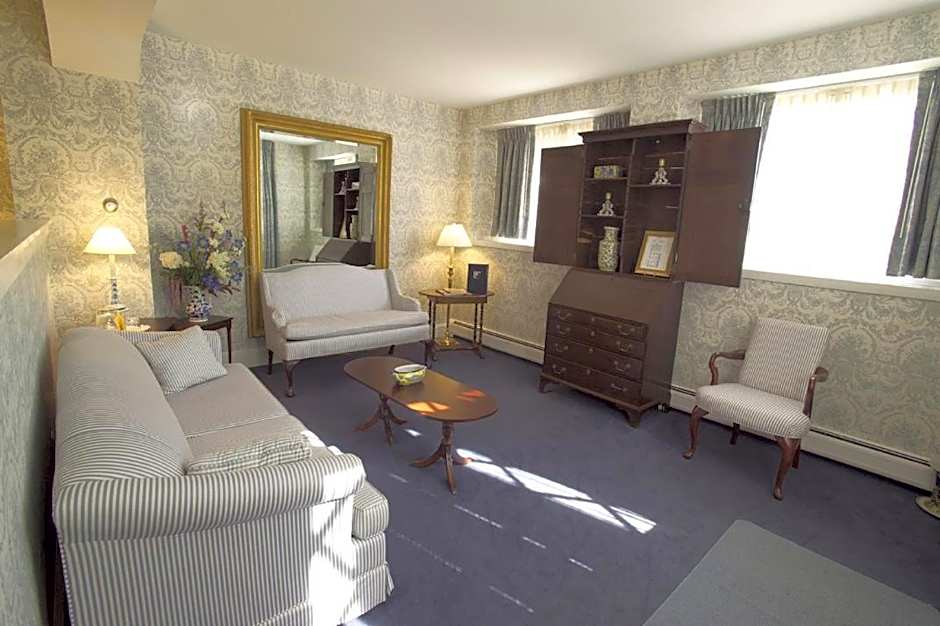 Simsbury 1820 House