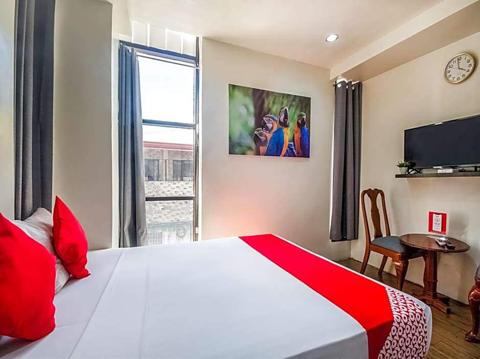 OYO 443 Maria Cristina Arcade Suites